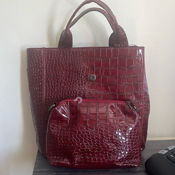 harper and hyde Handbags - Harper & Hyde Red Croc Embossed Vegan Leather Handbag & Crossbody Bag Set - NWOT